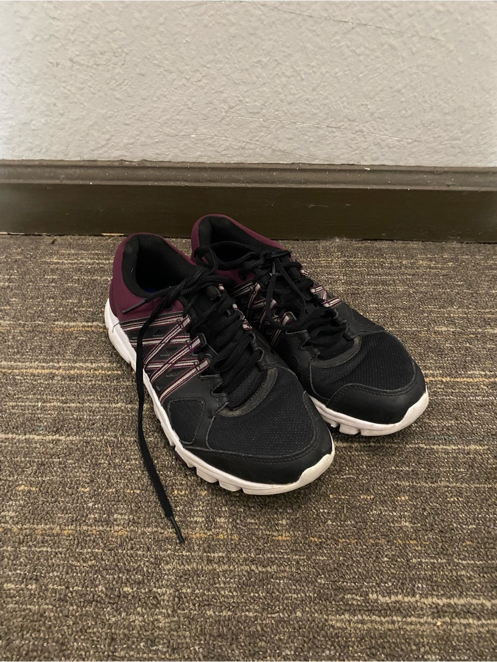Reebok Black and Plum Athletic Sneakers - Lace-Up Running Shoes Women’s Size 7.5